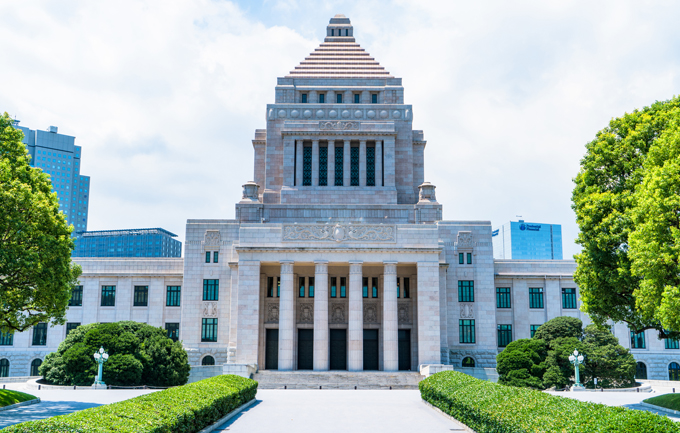 政治家の資格・試験とは？日本の政治家を務めるために必要な資格、条件を解説
